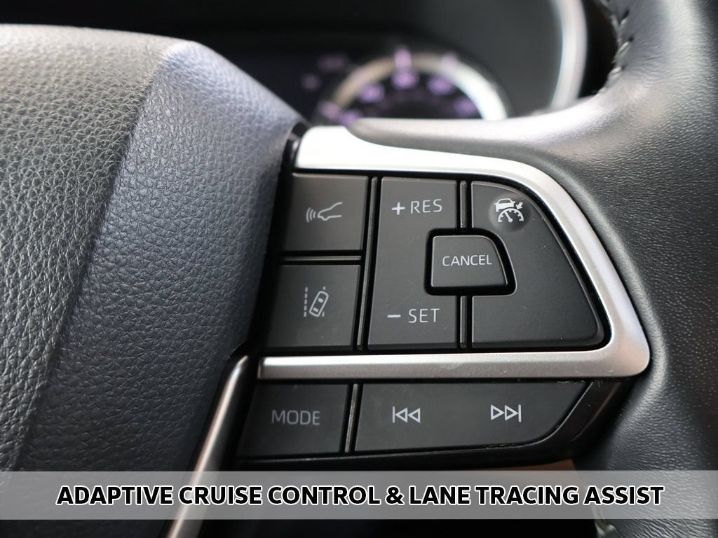 Used 2023 Toyota Highlander XLE FWD image 11
