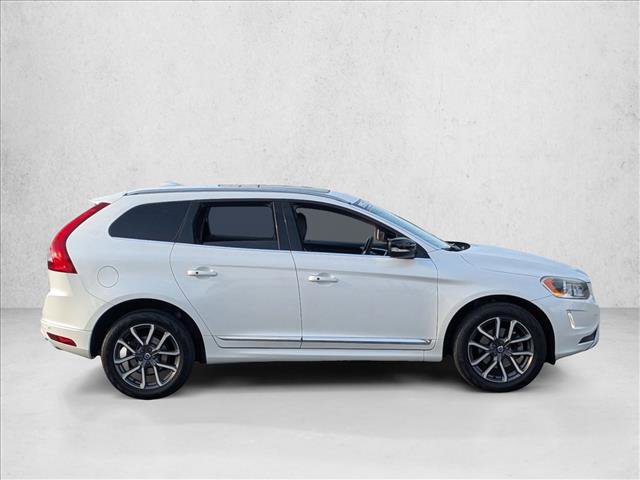 Used 2017 Volvo XC60 T6 Dynamic image 4