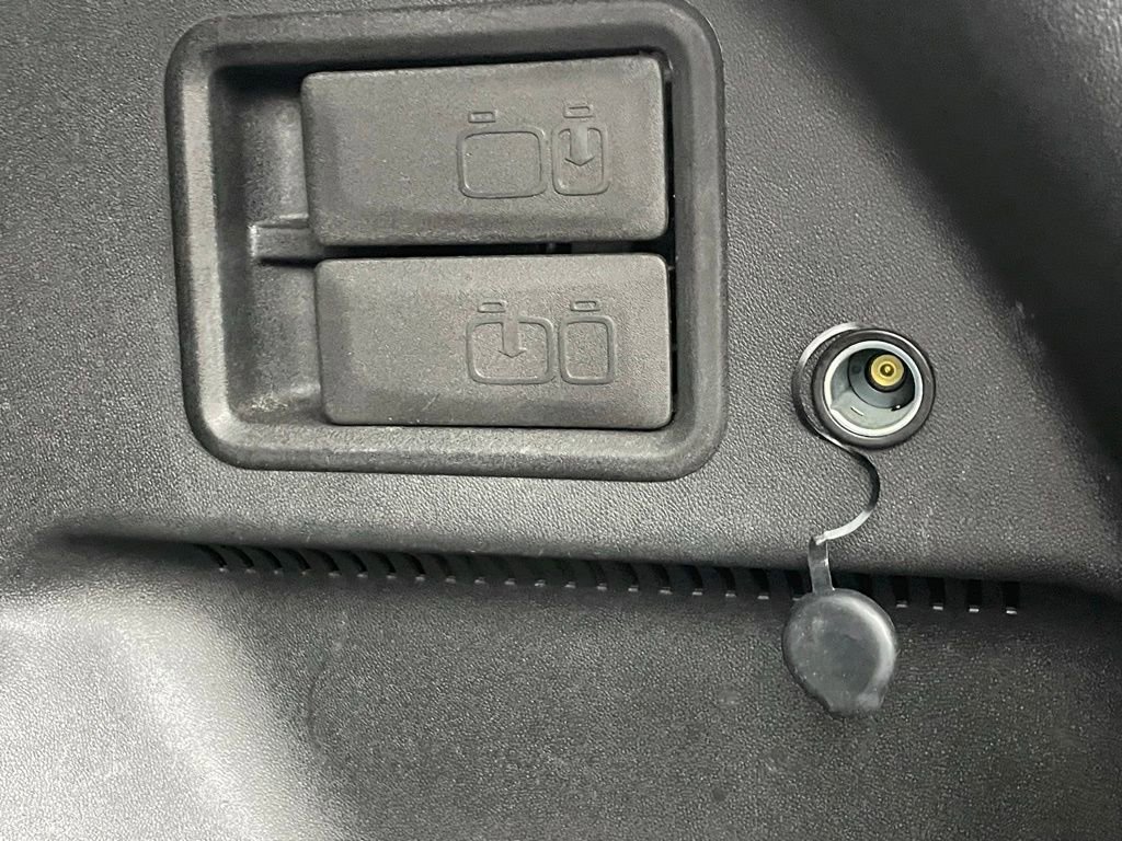 Certified 2023 Chevrolet Equinox LT w/ Driver Convenience Package image 17