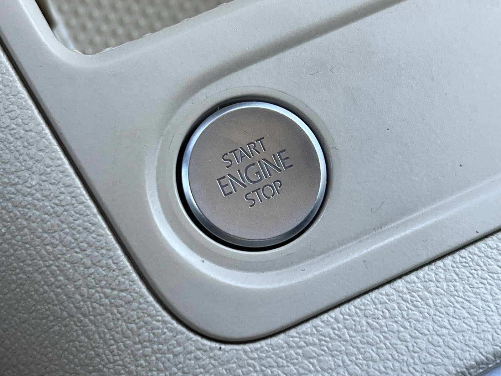 Used 2017 Volkswagen Tiguan S image 28