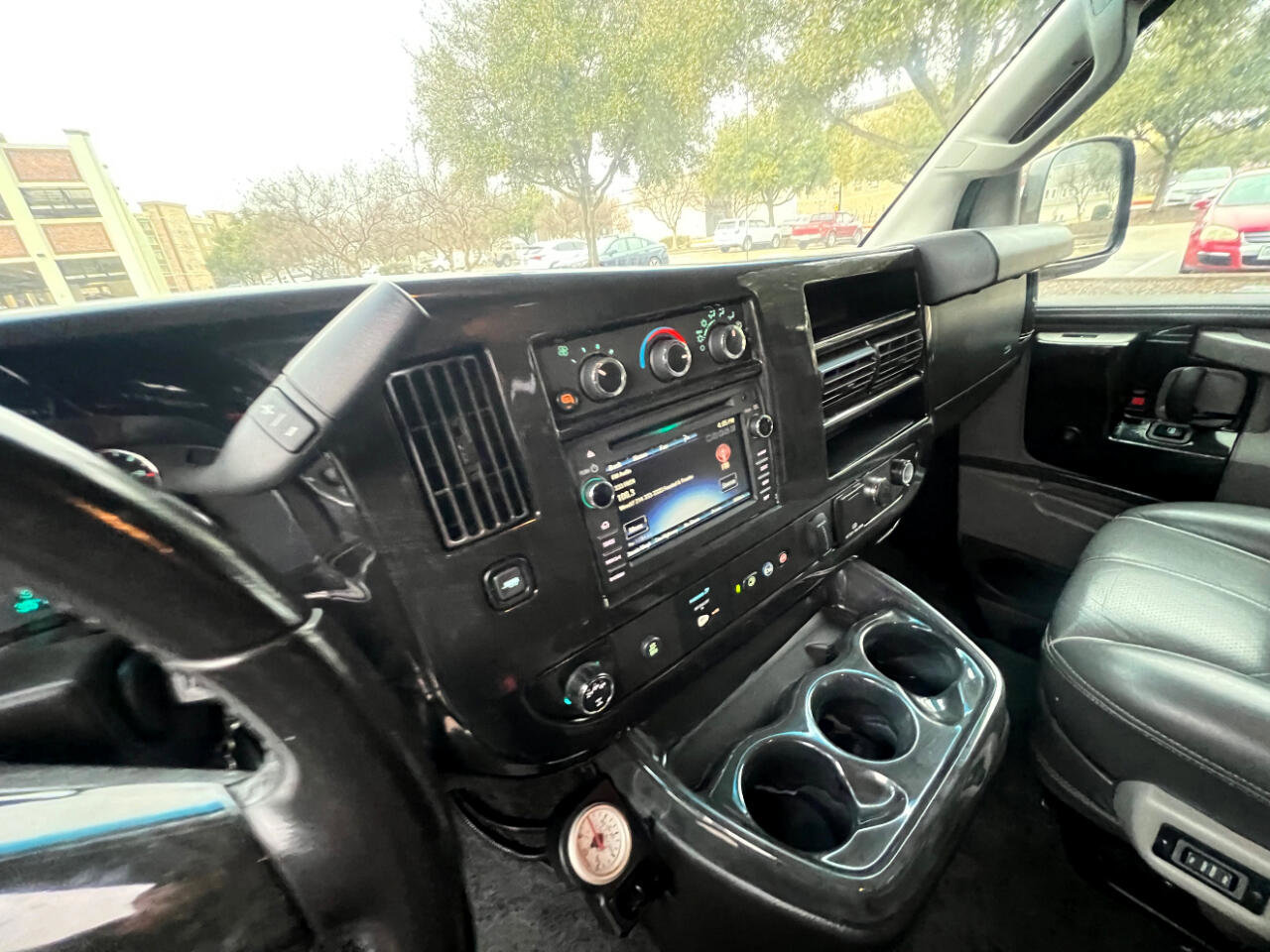 Used 2017 Chevrolet Express 2500 Extended image 22