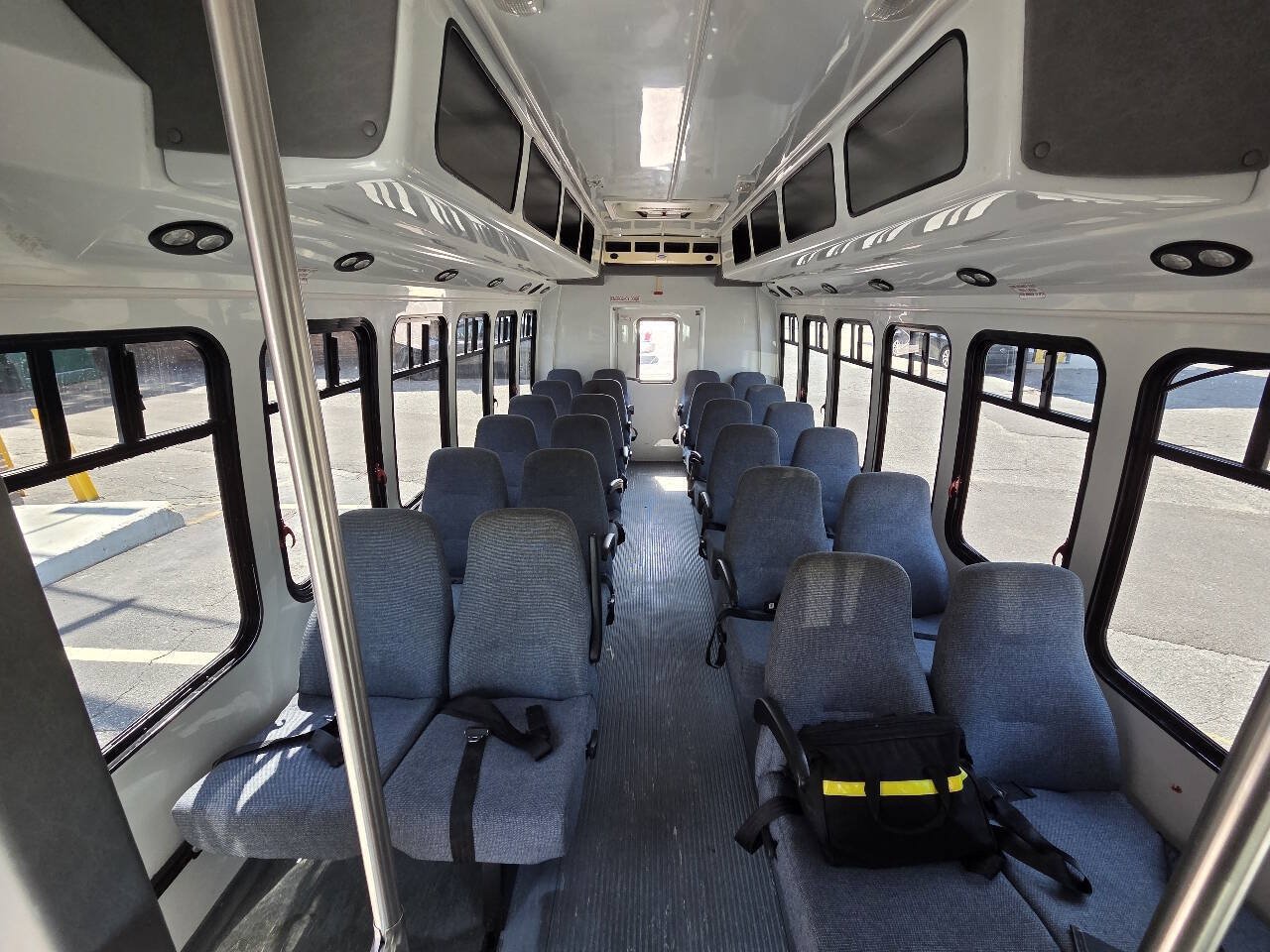 Used 2006 Ford E-450 and Econoline 450 RWD image 12