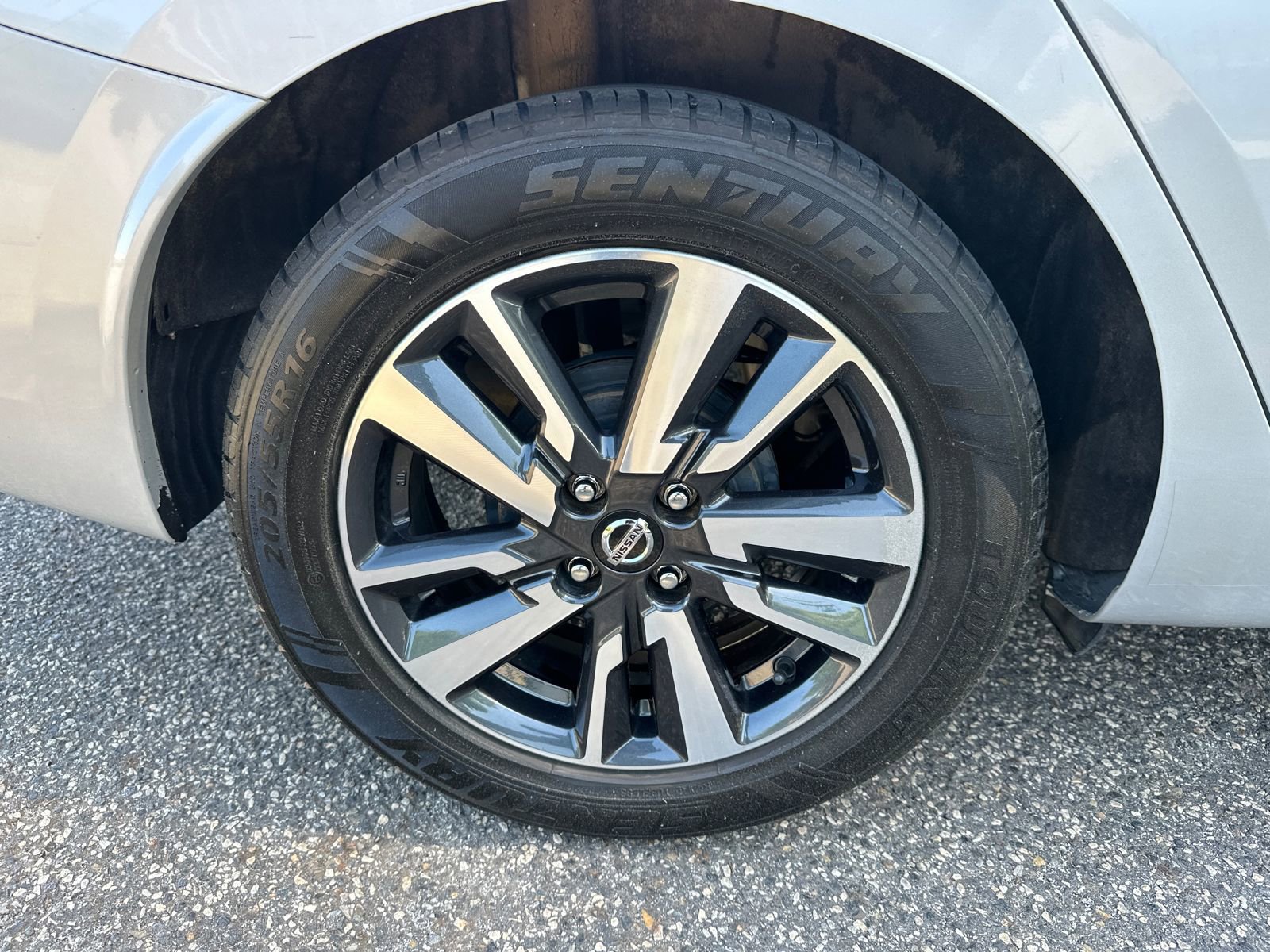 Used 2021 Nissan Versa SV image 17