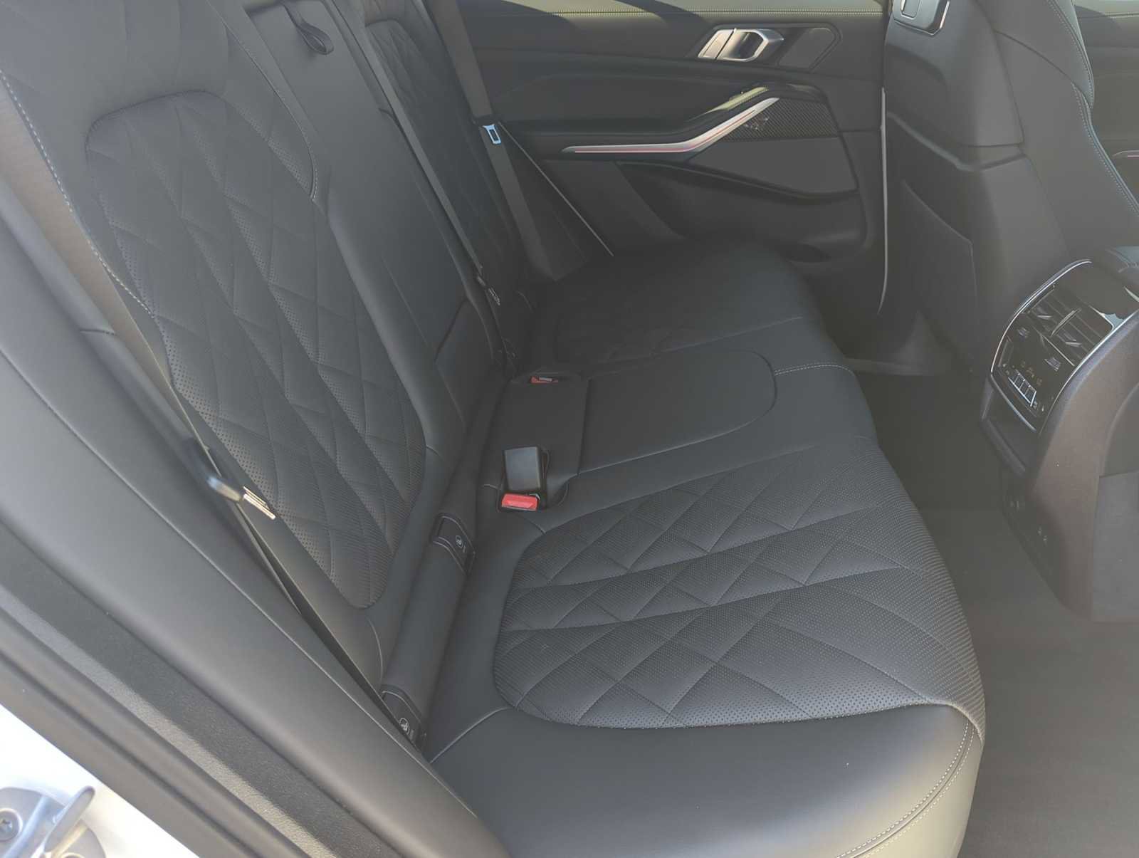 Used 2025 BMW X5 M60i w/ Climate Comfort Package image 21