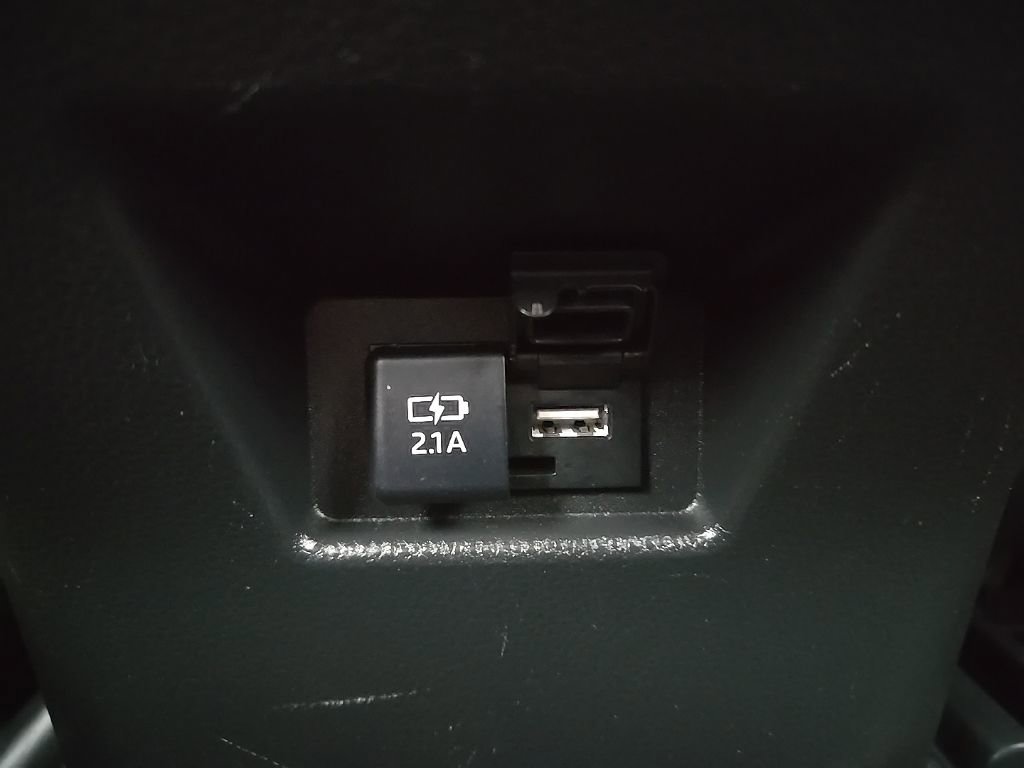 Used 2021 Toyota Venza LE image 38