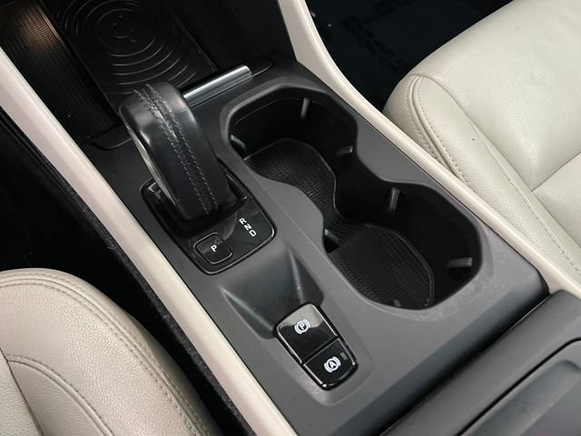 Used 2019 Volvo XC40 T5 Momentum AWD/4WD image 23