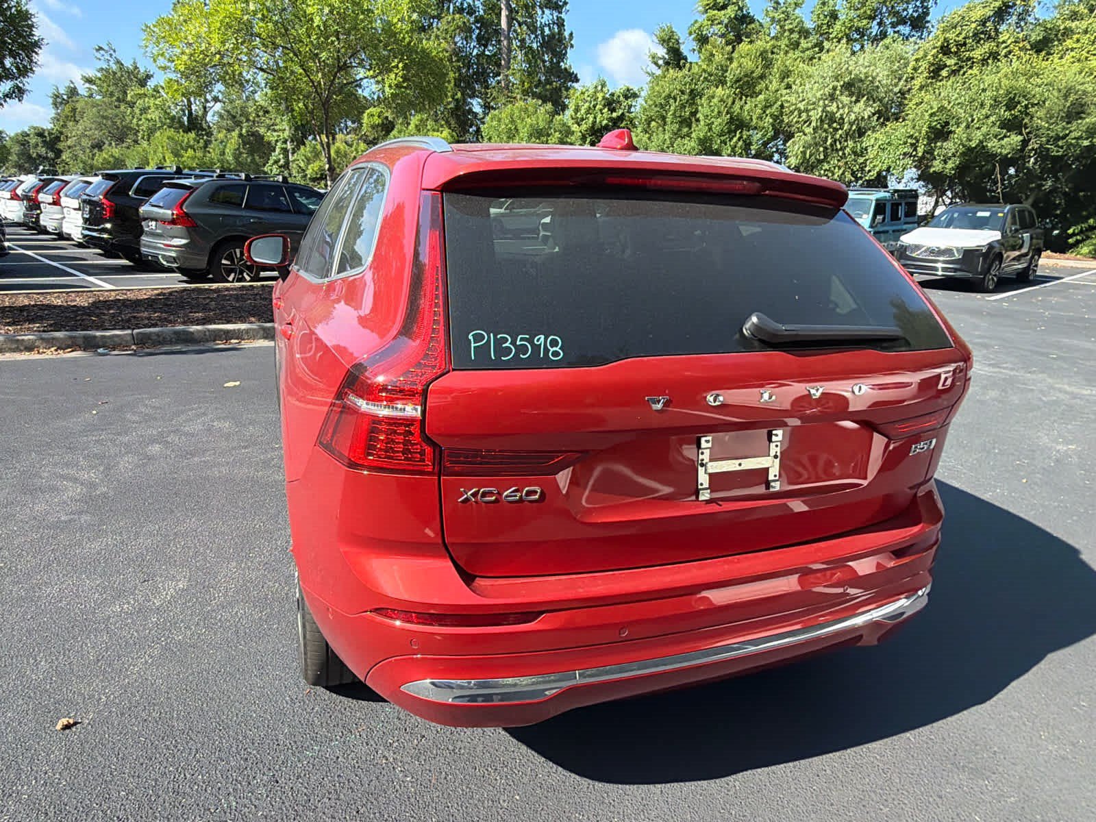 Used 2023 Volvo XC60 B5 Plus AWD/4WD image 13