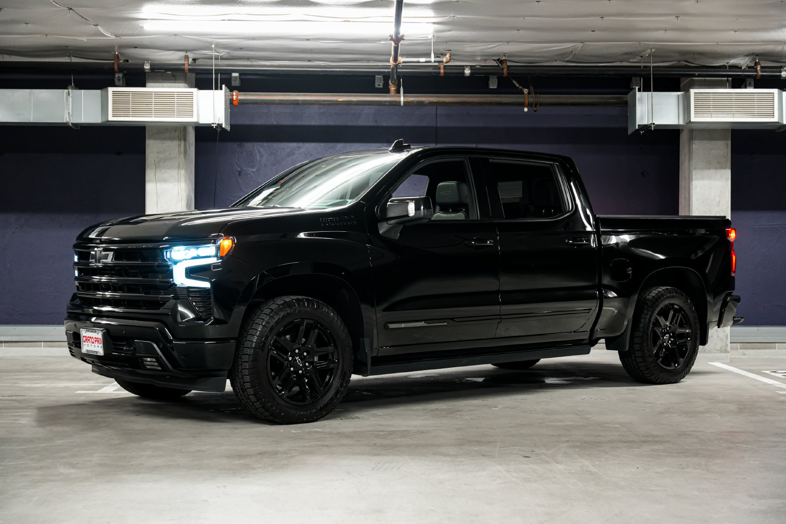 Used 2024 Chevrolet Silverado 1500 High Country w/ Midnight Edition AWD/4WD image 6