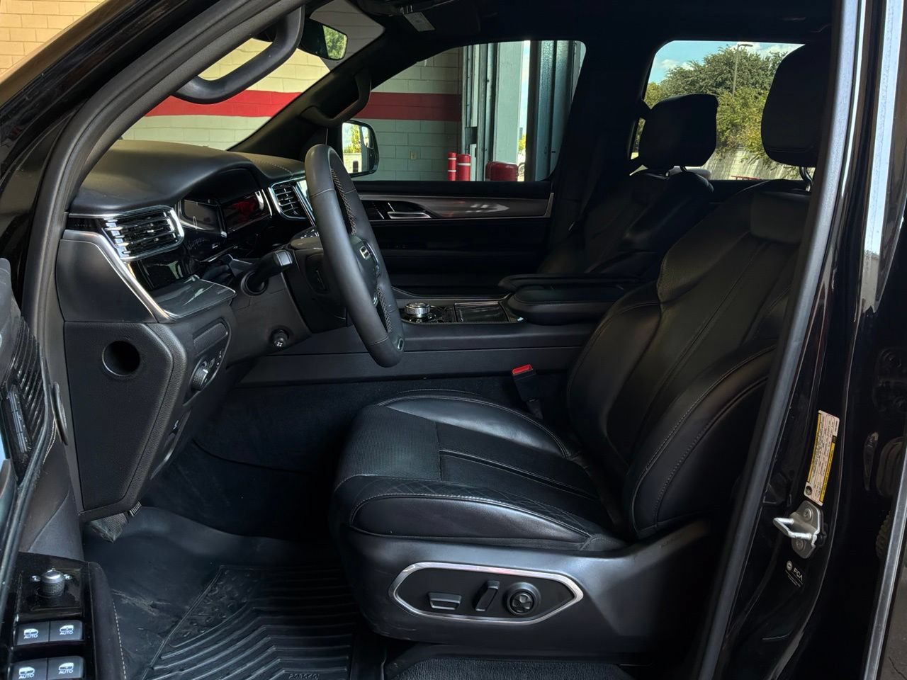 Used 2022 Jeep Wagoneer Series I AWD/4WD image 11