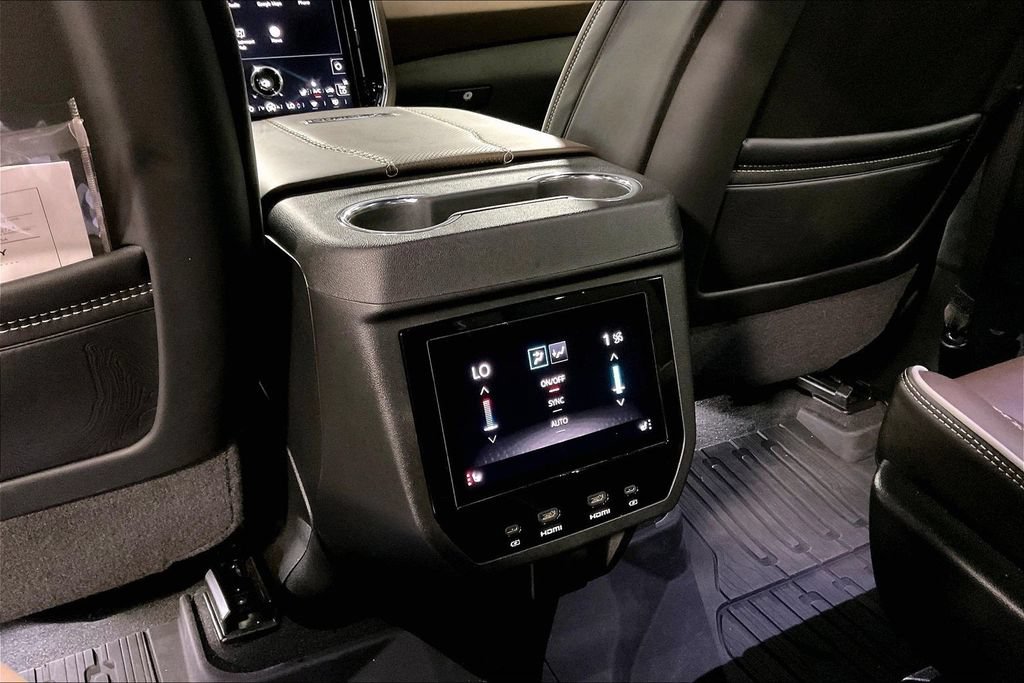 Used 2025 GMC Yukon Denali Ultimate AWD/4WD image 31