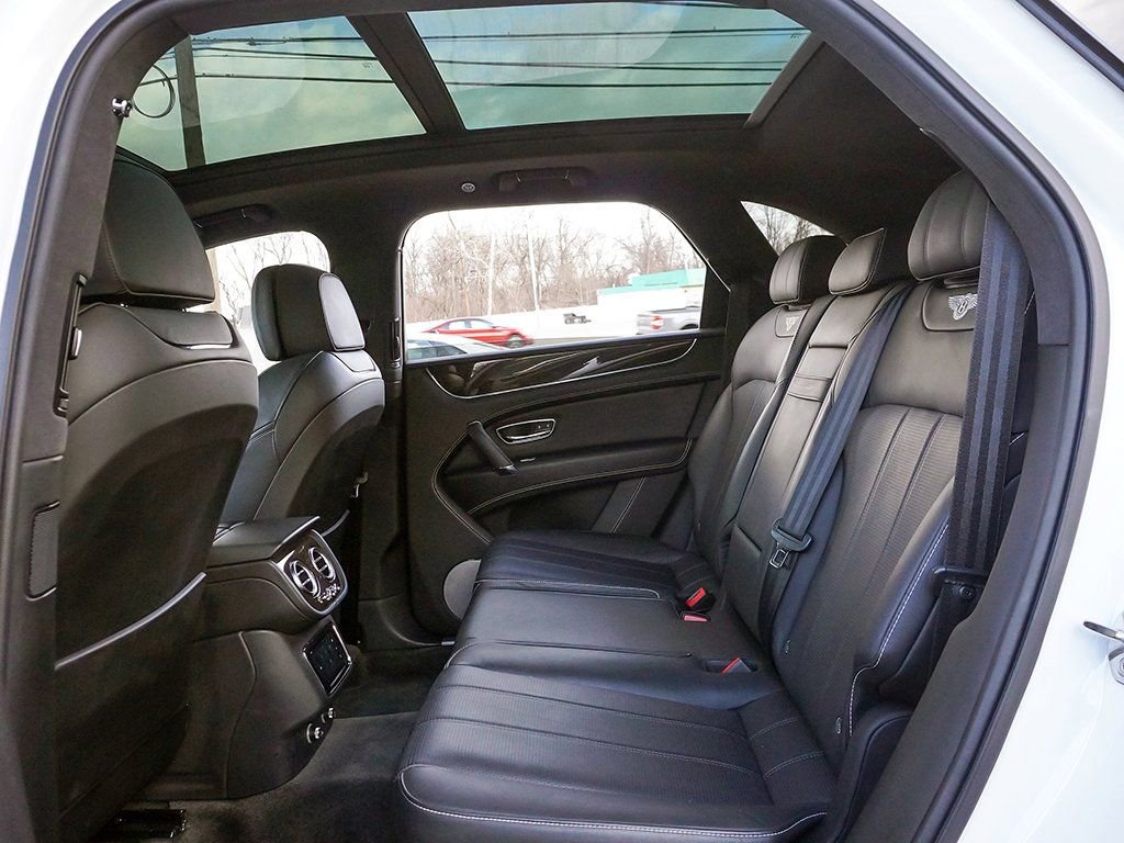 Used 2019 Bentley Bentayga image 44