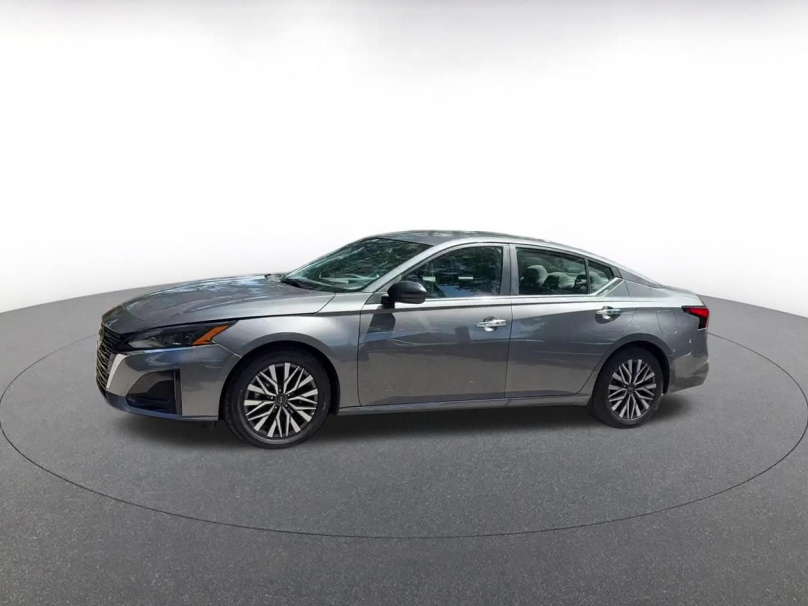 Used 2025 Nissan Altima 2.5 SV FWD image 8