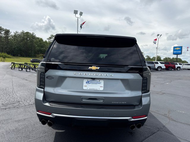 Used 2025 Chevrolet Suburban Premier RWD image 4