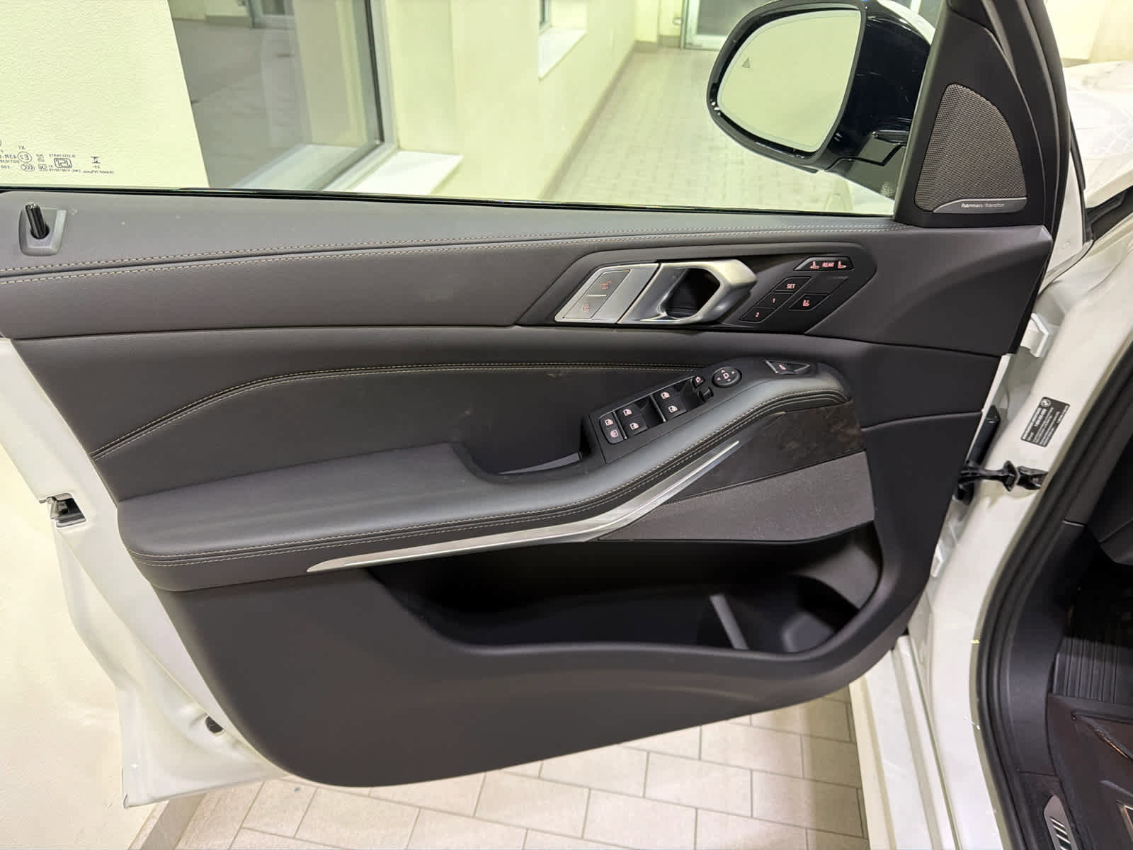 New 2026 BMW X7 xDrive40i w/ M Sport Package image 25