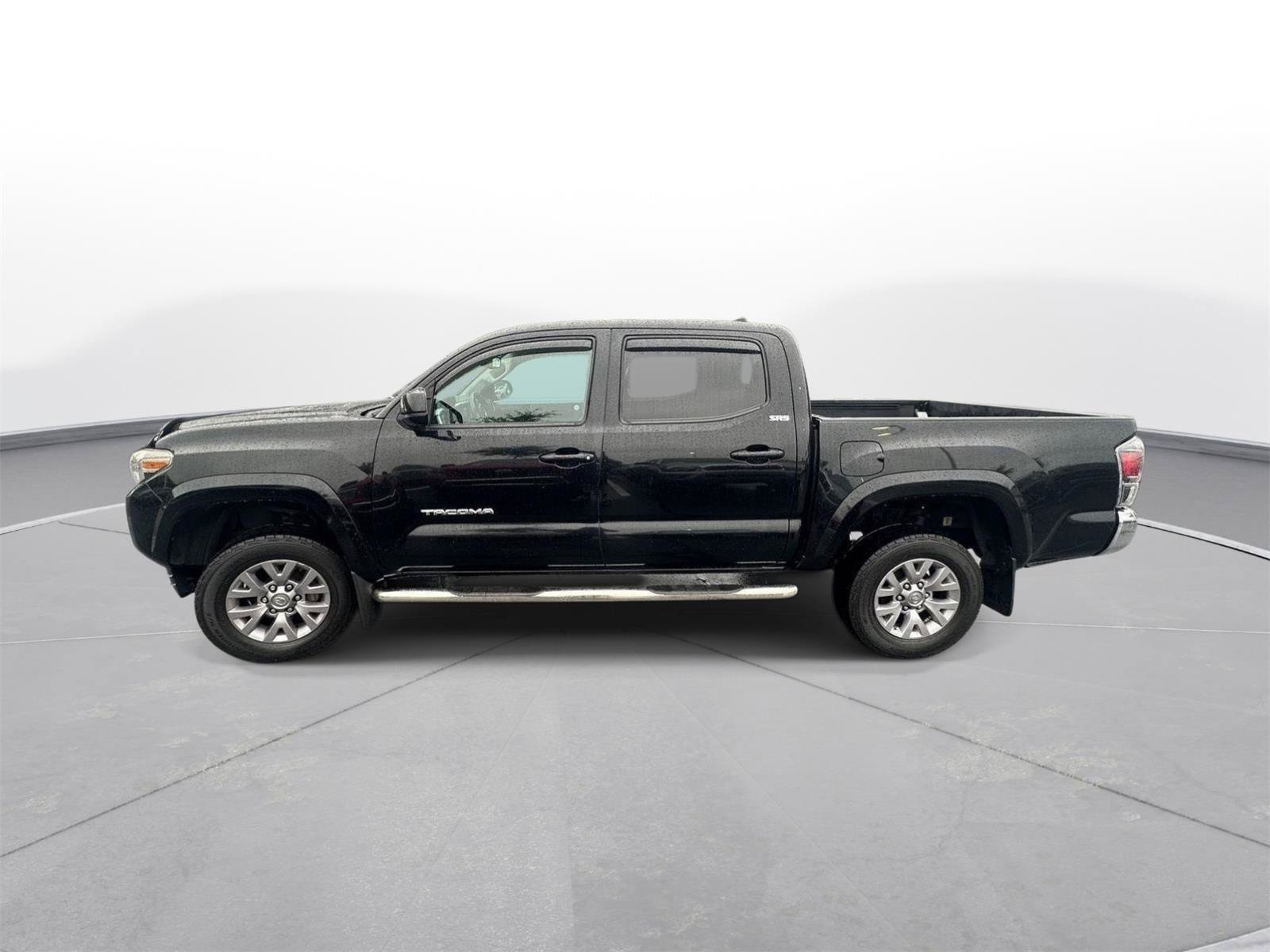 Used 2017 Toyota Tacoma SR5 w/ Tow Package RWD image 9