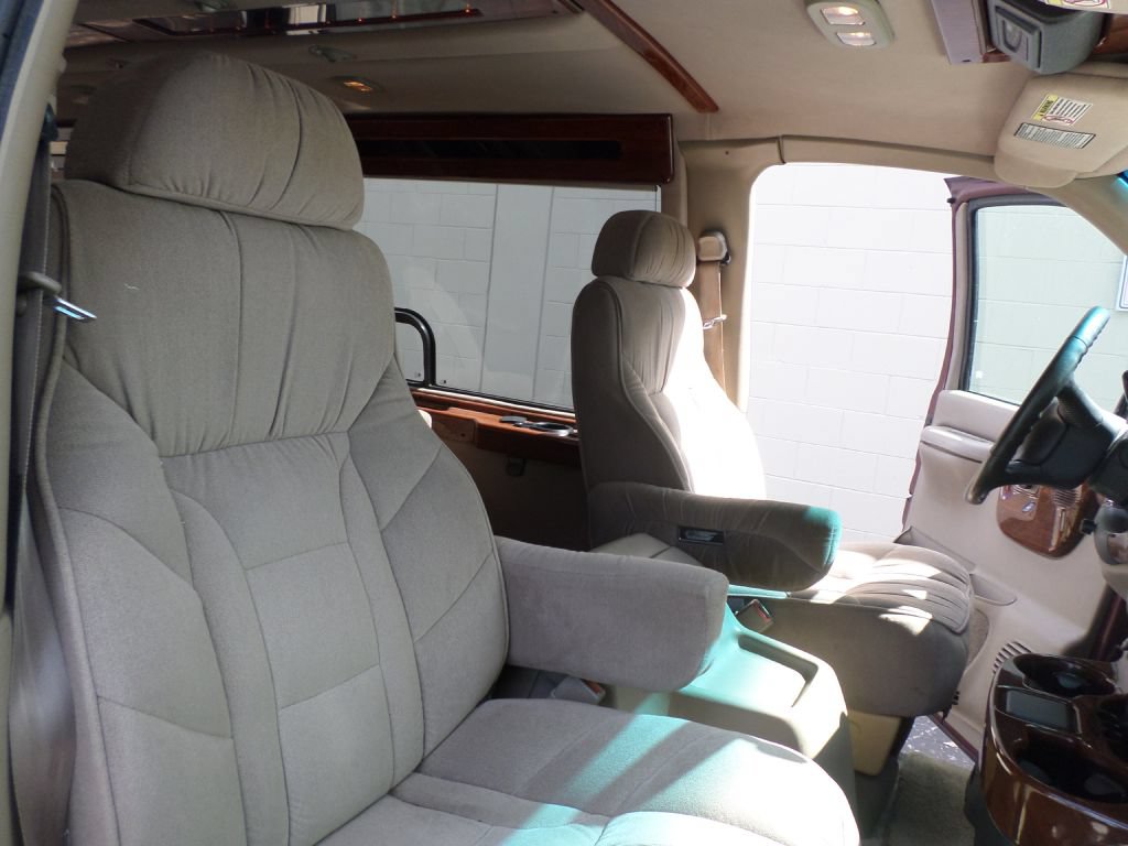 Used 2000 Chevrolet Express 1500 RWD image 18