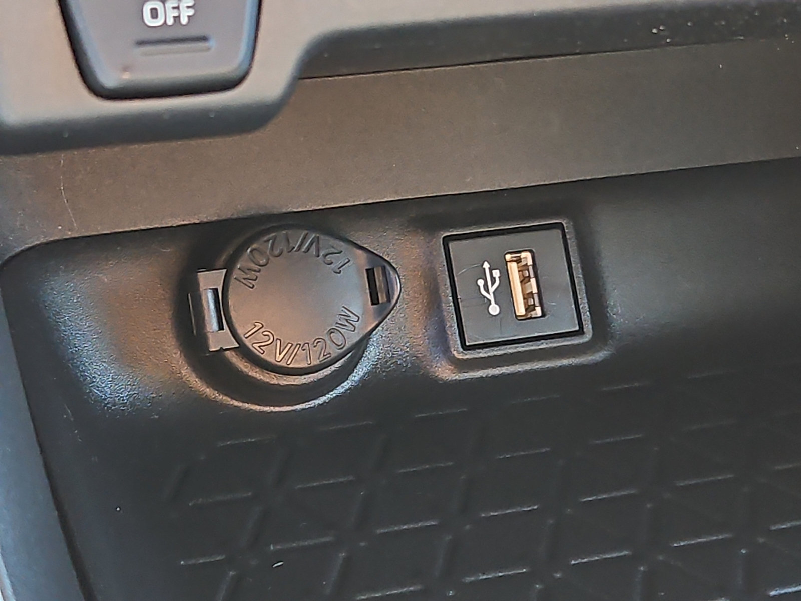 Used 2024 Toyota RAV4 LE AWD/4WD image 22