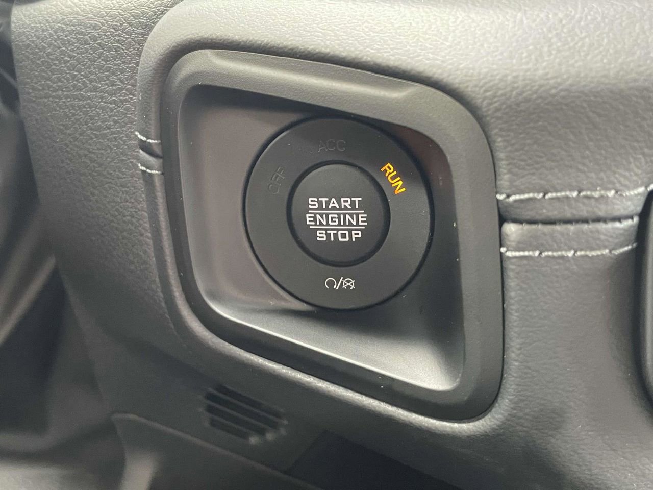 New 2025 Jeep Gladiator Mojave w/ Safety Group image 16