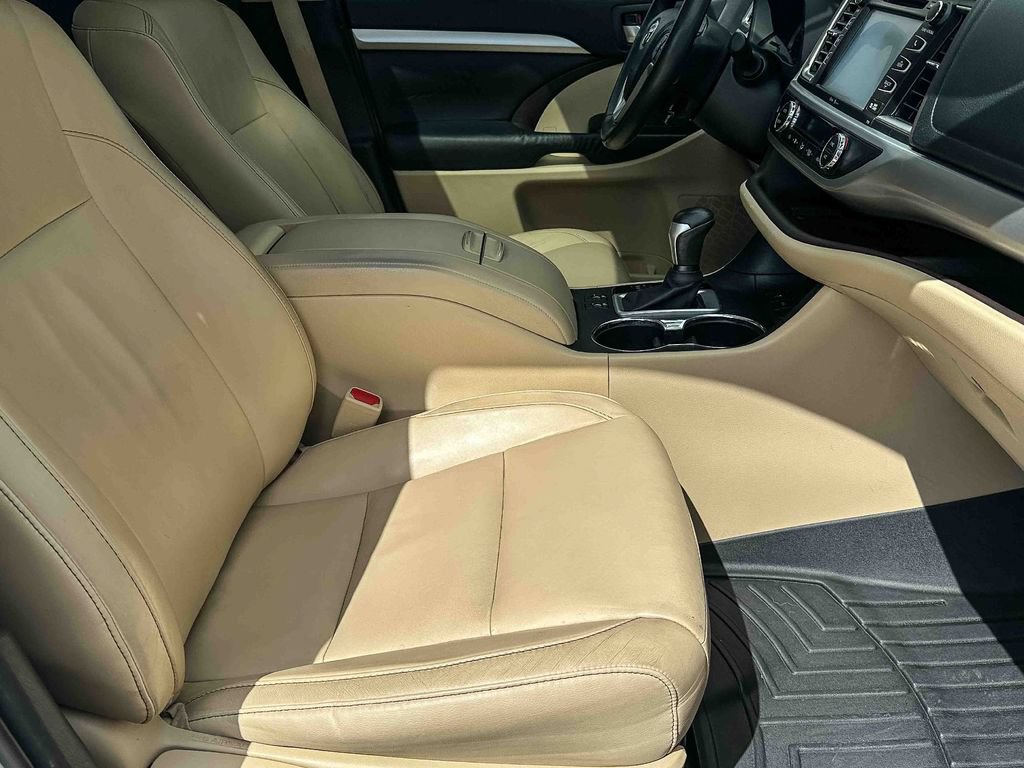 Used 2015 Toyota Highlander XLE FWD image 24