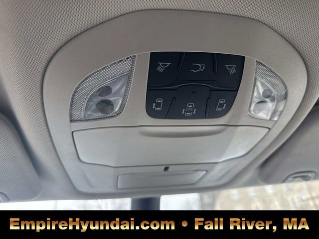Used 2023 Chrysler Pacifica Touring-L image 27