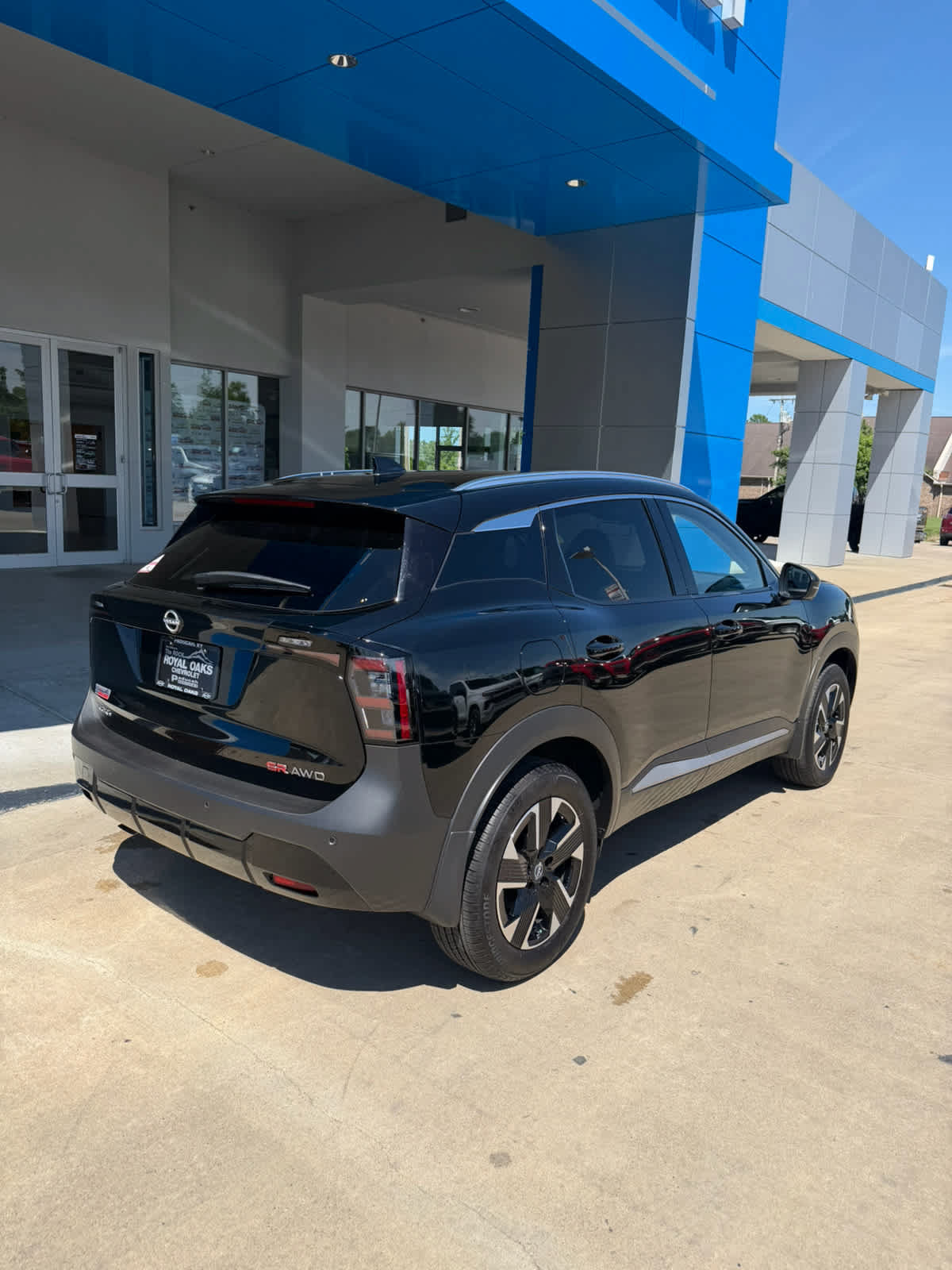 Used 2025 Nissan Kicks SR AWD/4WD image 17