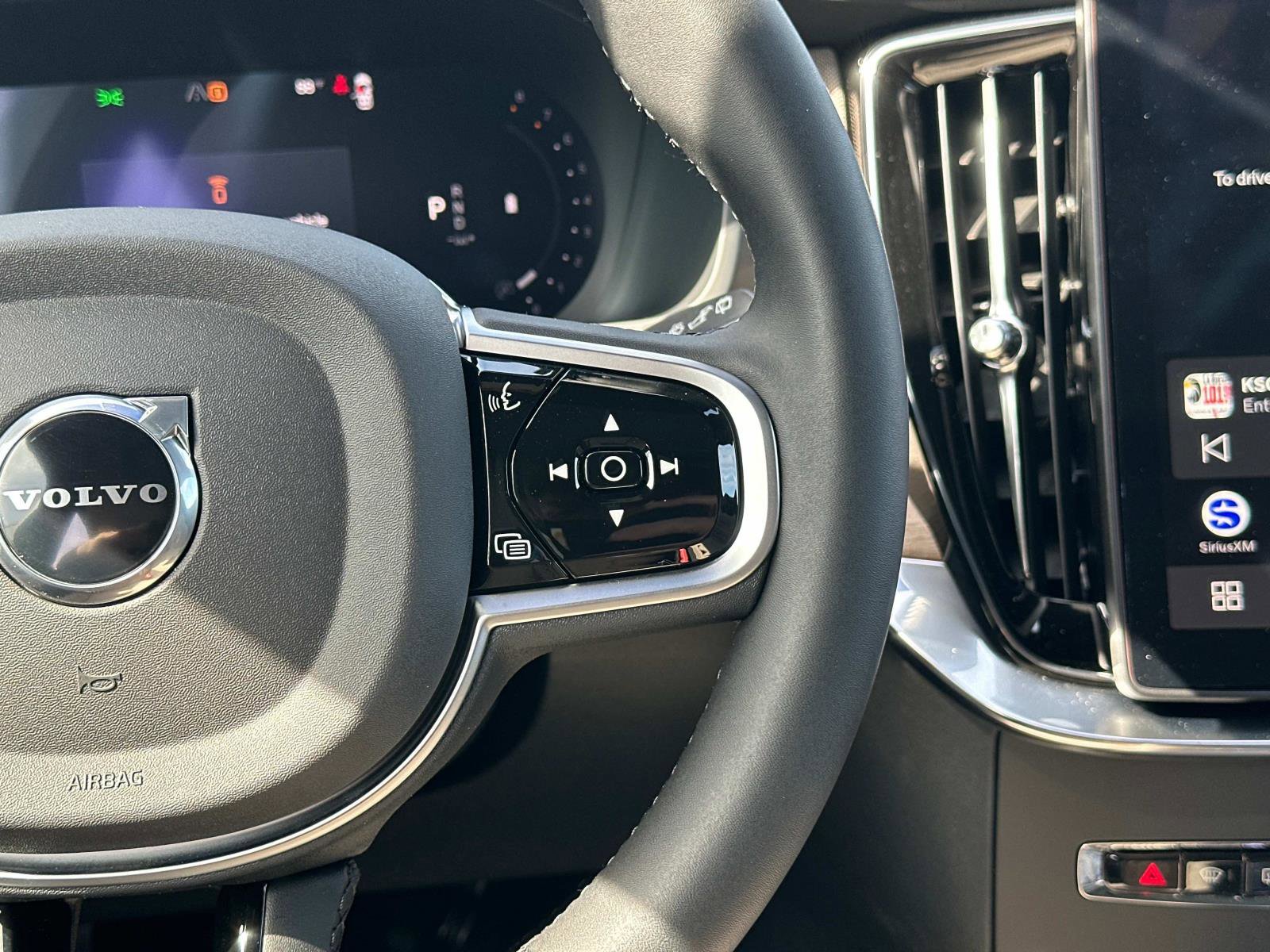 New 2026 Volvo XC90 B6 Ultra w/ Lounge Package image 9