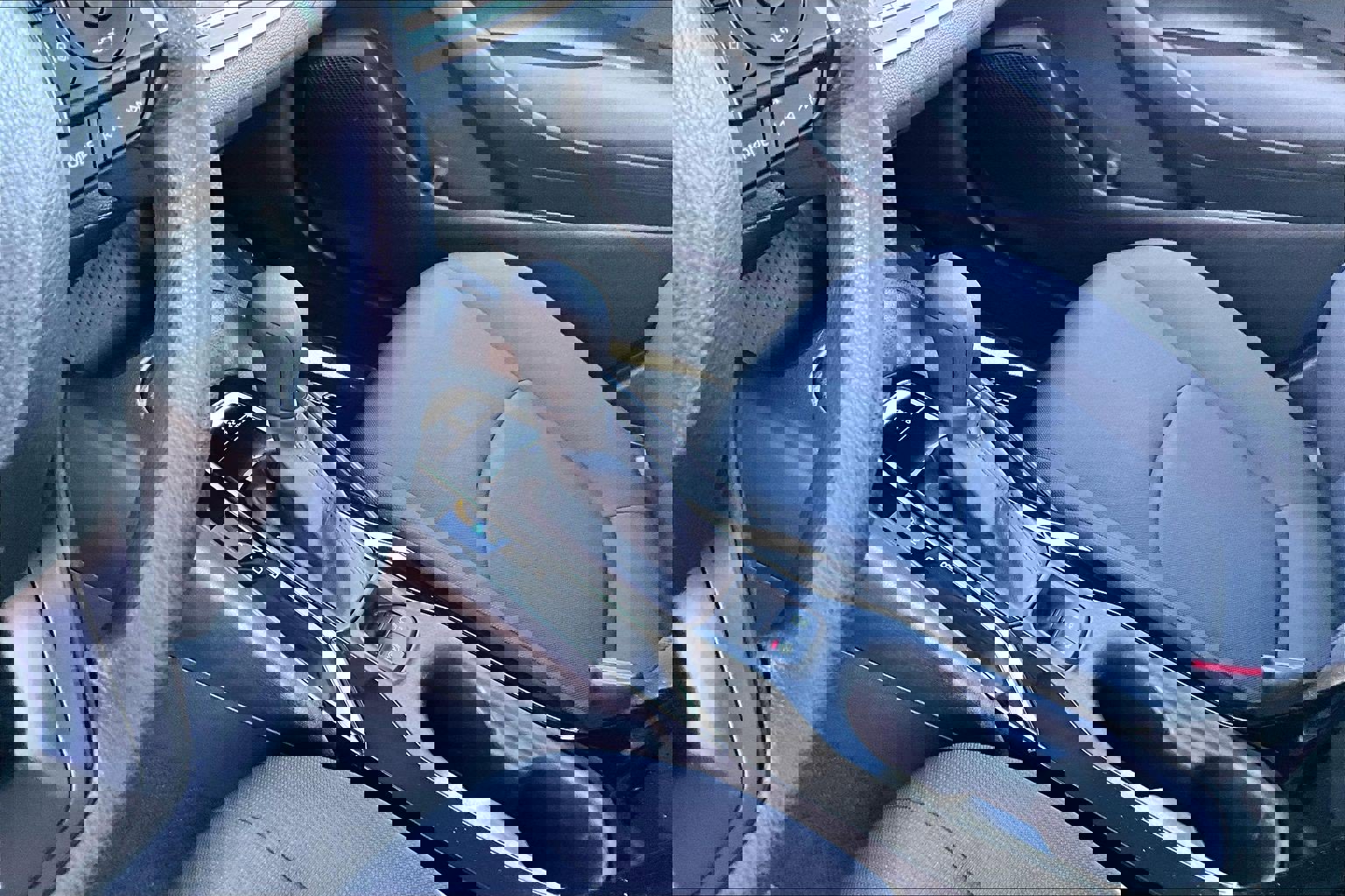 Used 2022 Toyota Corolla LE w/ LE Convenience Package image 16