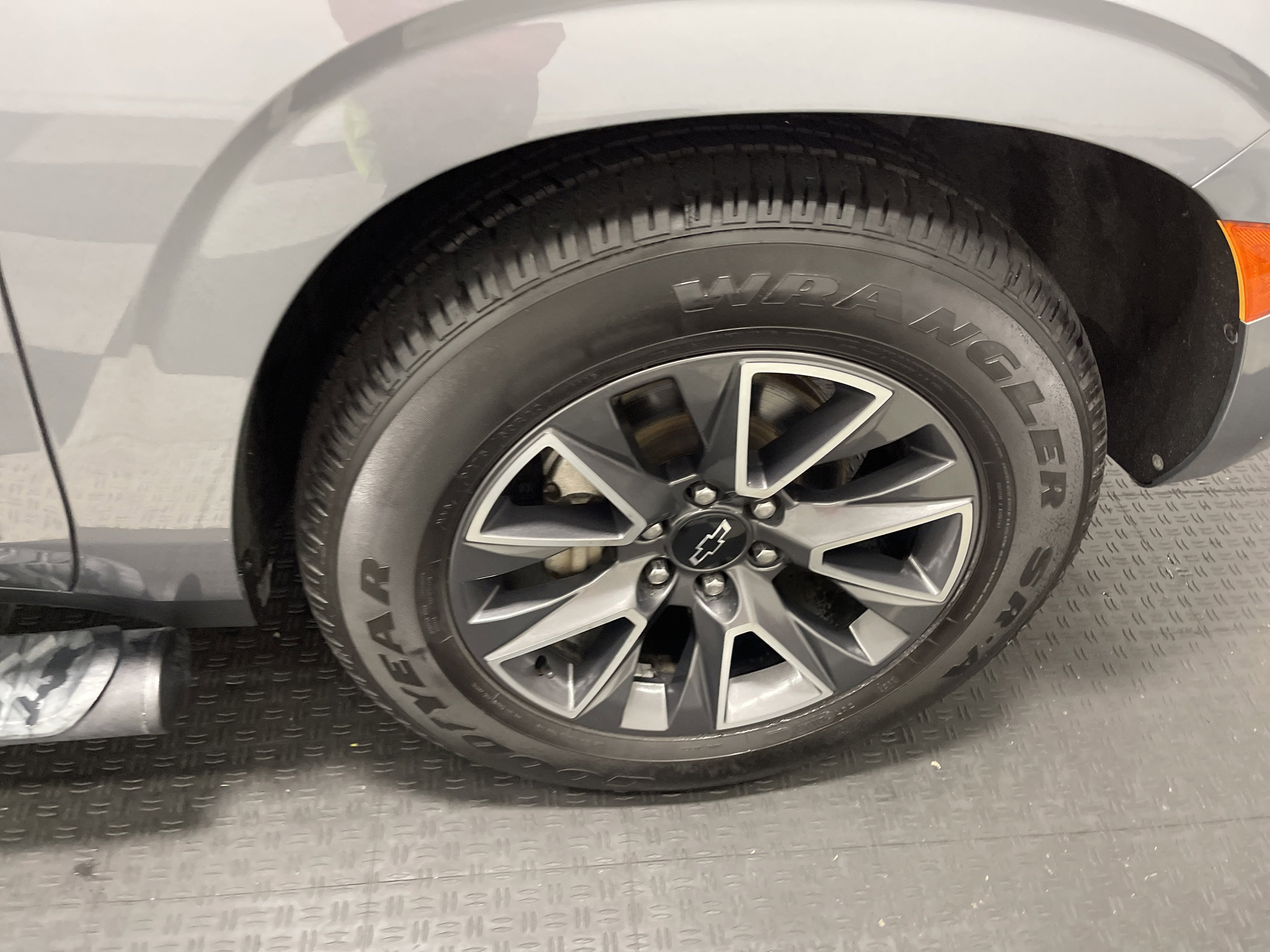 Used 2021 Chevrolet Tahoe Z71 w/ Z71 Off-Road Package AWD/4WD image 27