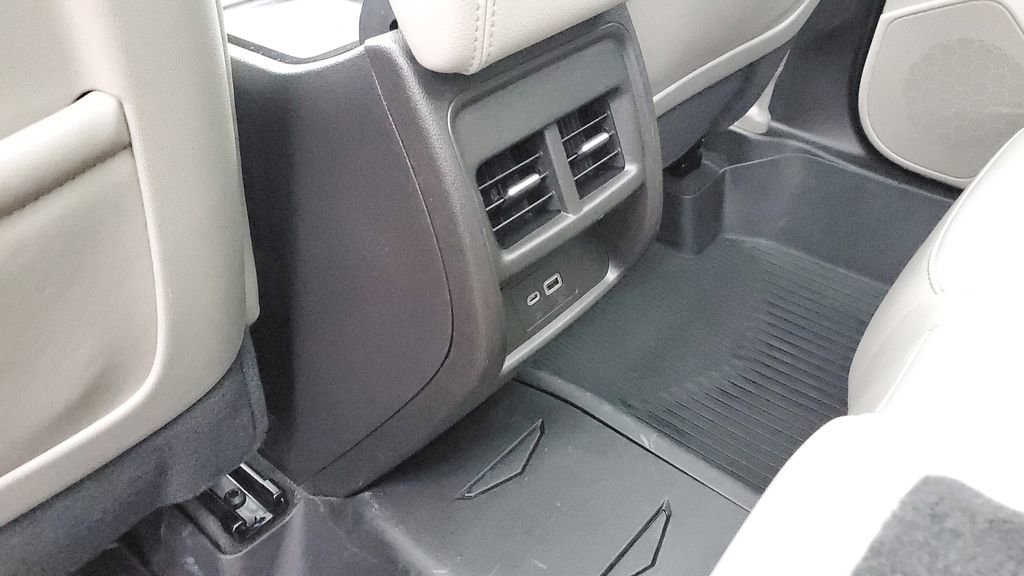 Certified 2023 Cadillac XT4 Luxury image 36