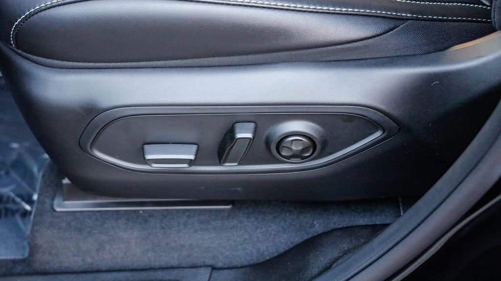 New 2025 Jeep Grand Cherokee Altitude image 23