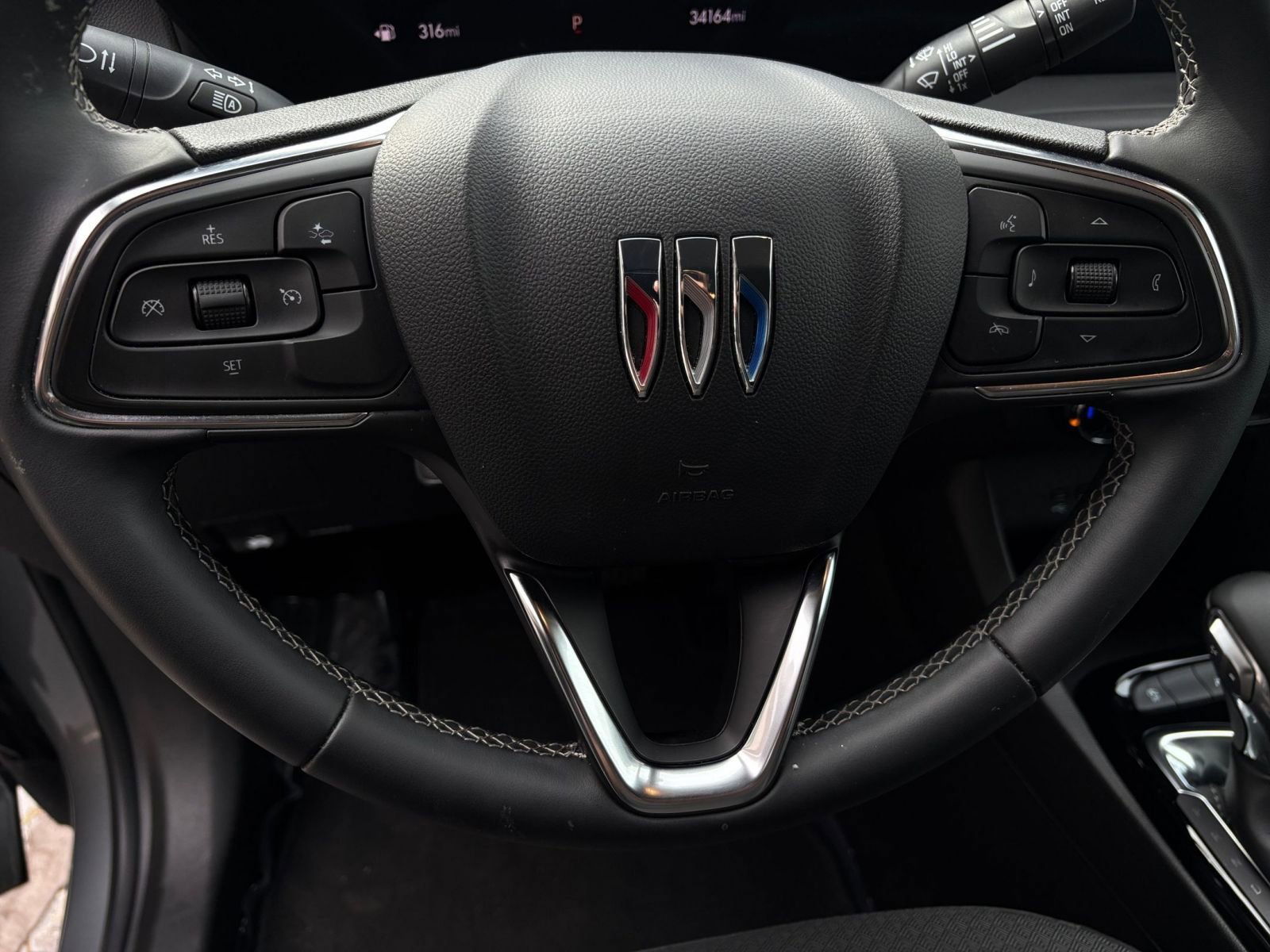 Used 2025 Buick Encore GX Preferred image 32