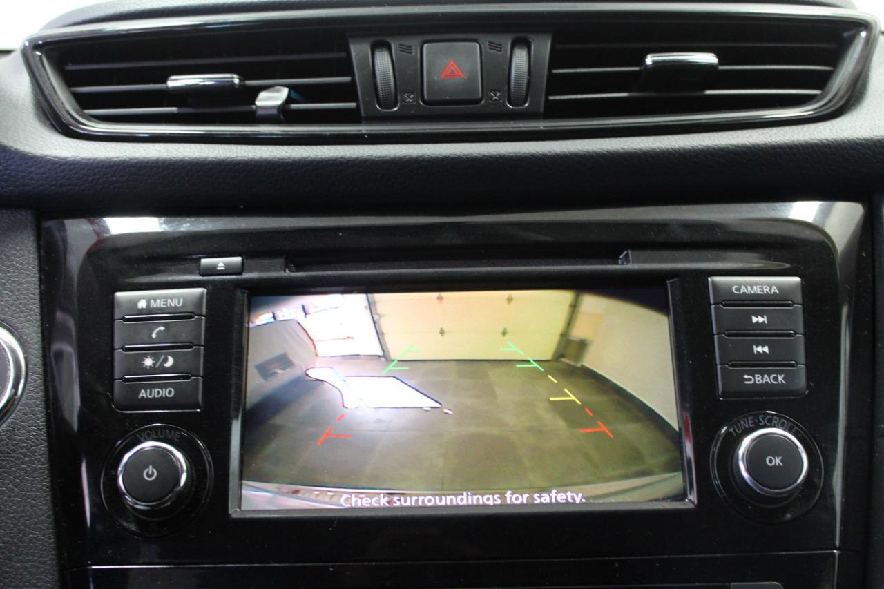 Used 2018 Nissan Rogue SV image 14