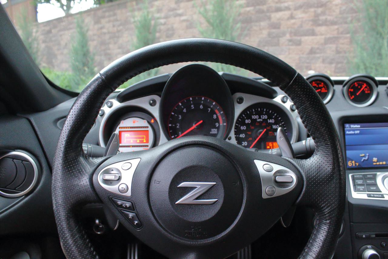 Used 2009 Nissan 370Z Touring RWD image 53