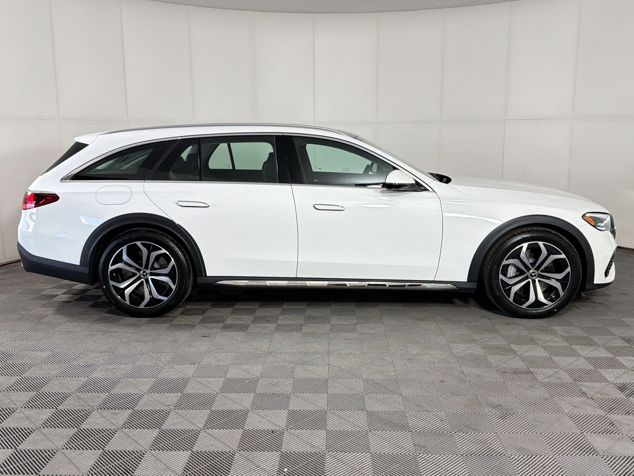 New 2026 Mercedes-Benz E 450 4MATIC All-Terrain Wagon image 8