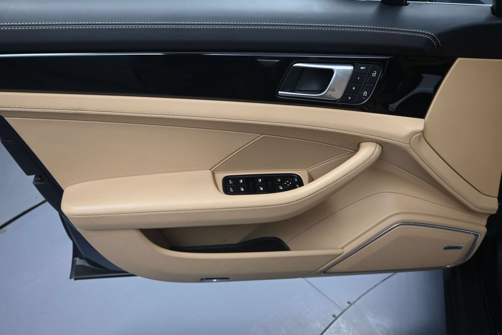 Used 2023 Porsche Panamera 4S w/ Premium Package AWD/4WD image 9