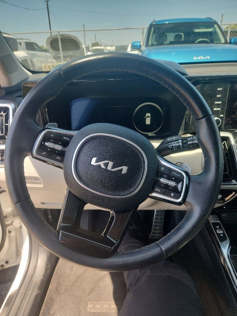 Certified 2023 Kia Sorento SX Prestige w/ Panoramic Sunroof Package AWD/4WD image 21