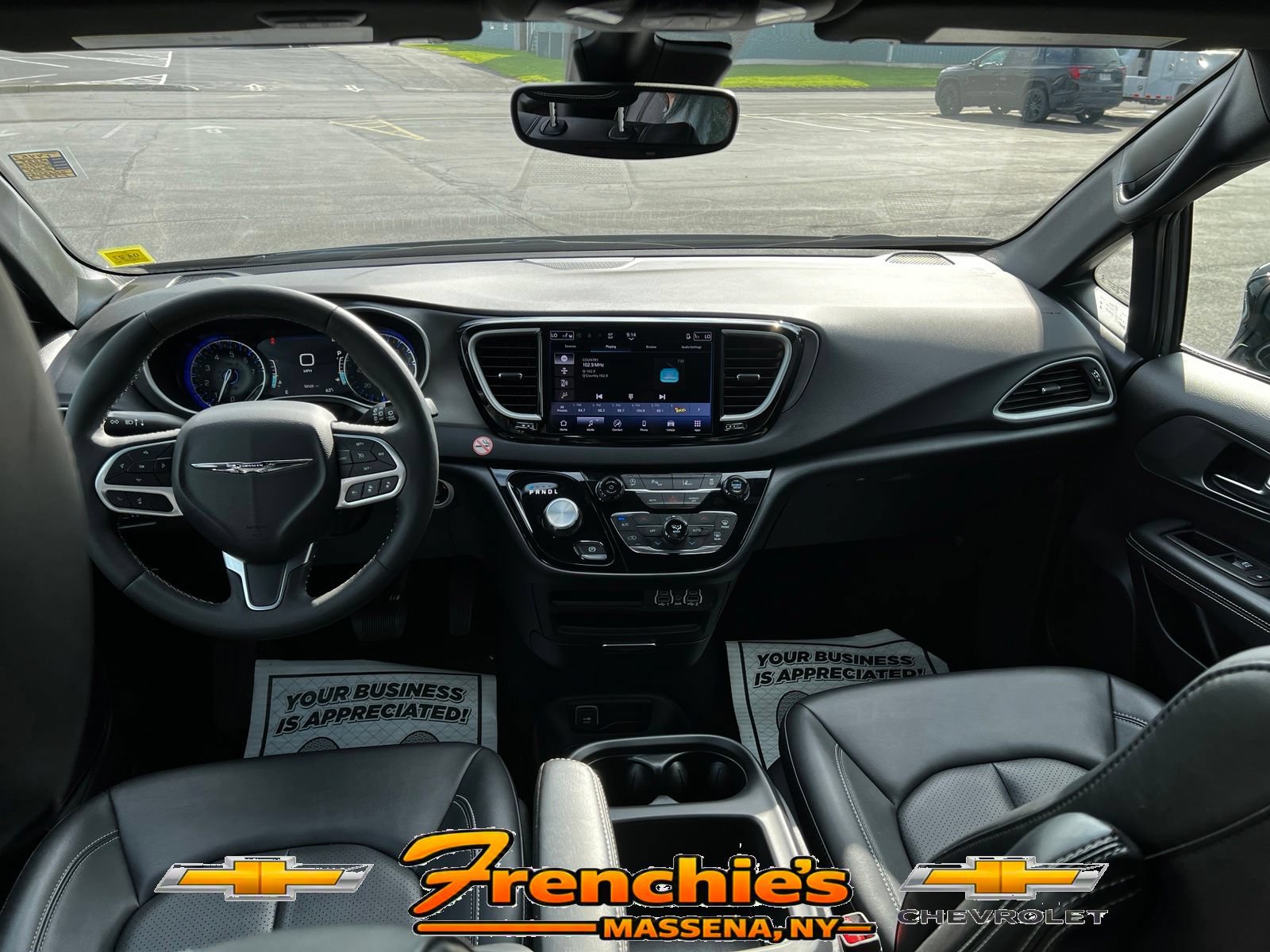 Used 2025 Chrysler Pacifica Select FWD image 15