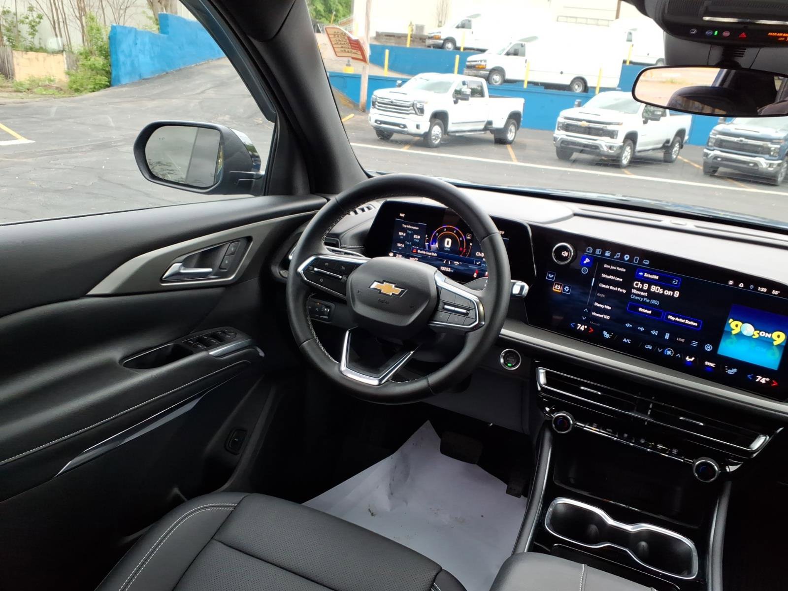 Used 2025 Chevrolet Traverse LT w/ Driver Confidence Package AWD/4WD image 13