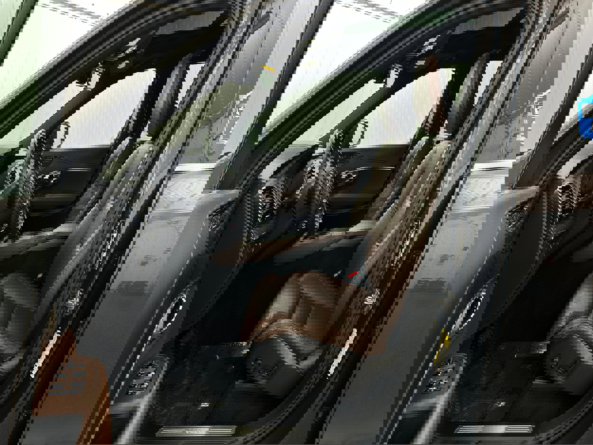 Used 2022 Volvo XC90 T6 Inscription w/ Advanced Package AWD/4WD image 4