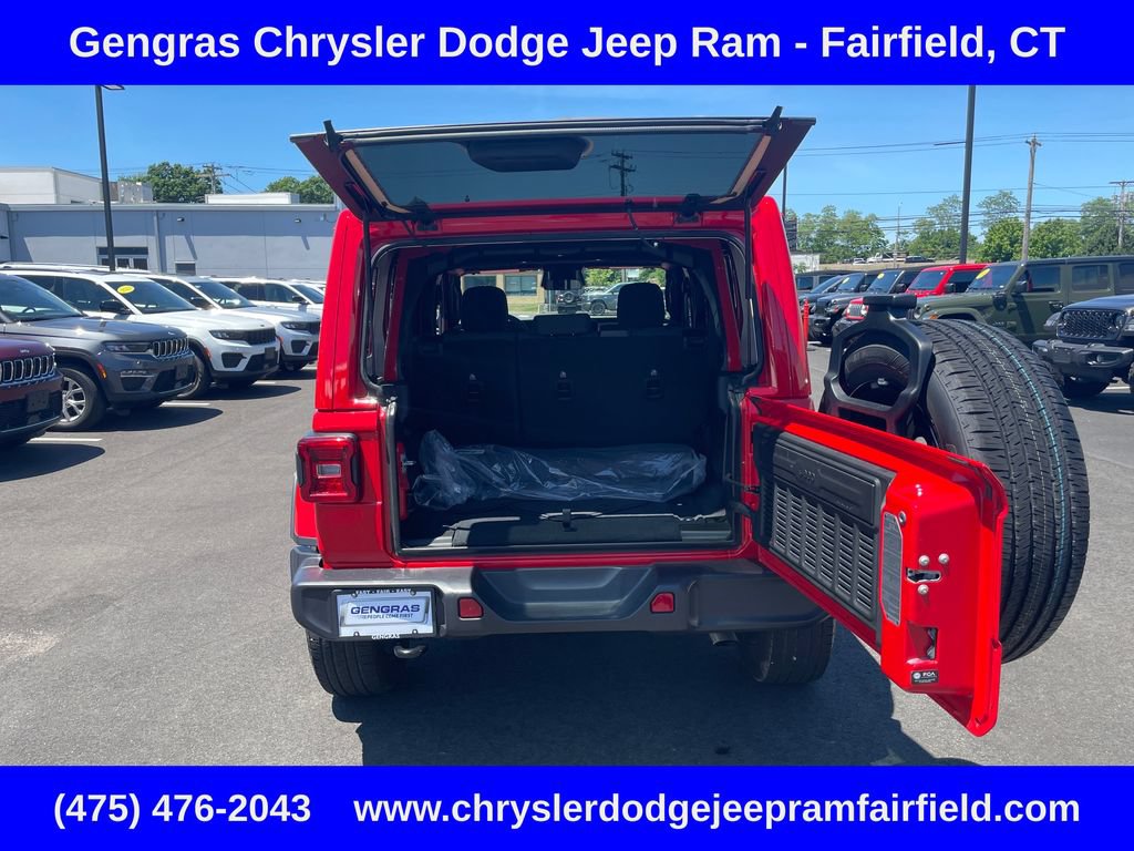 Certified 2025 Jeep Wrangler Unlimited Sahara AWD/4WD image 23