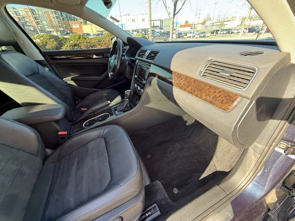 Used 2015 Volkswagen Passat TDI SEL Premium image 43