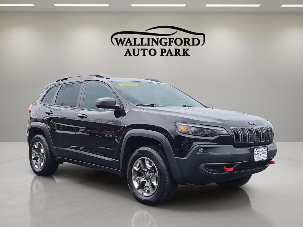 Used 2019 Jeep Cherokee Trailhawk AWD/4WD image 3