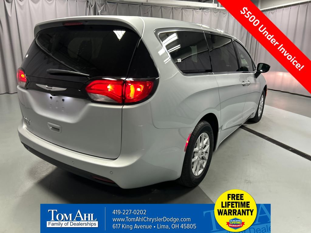 New 2026 Chrysler Voyager LX image 7