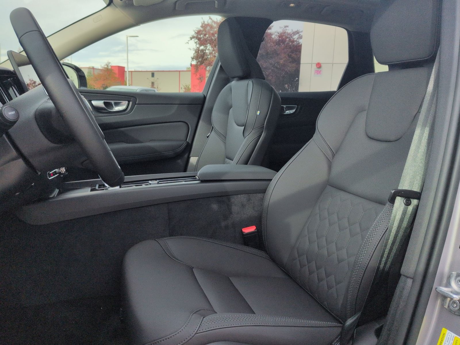 New 2026 Volvo XC60 B5 Plus w/ Protection Package Premier AWD/4WD image 21