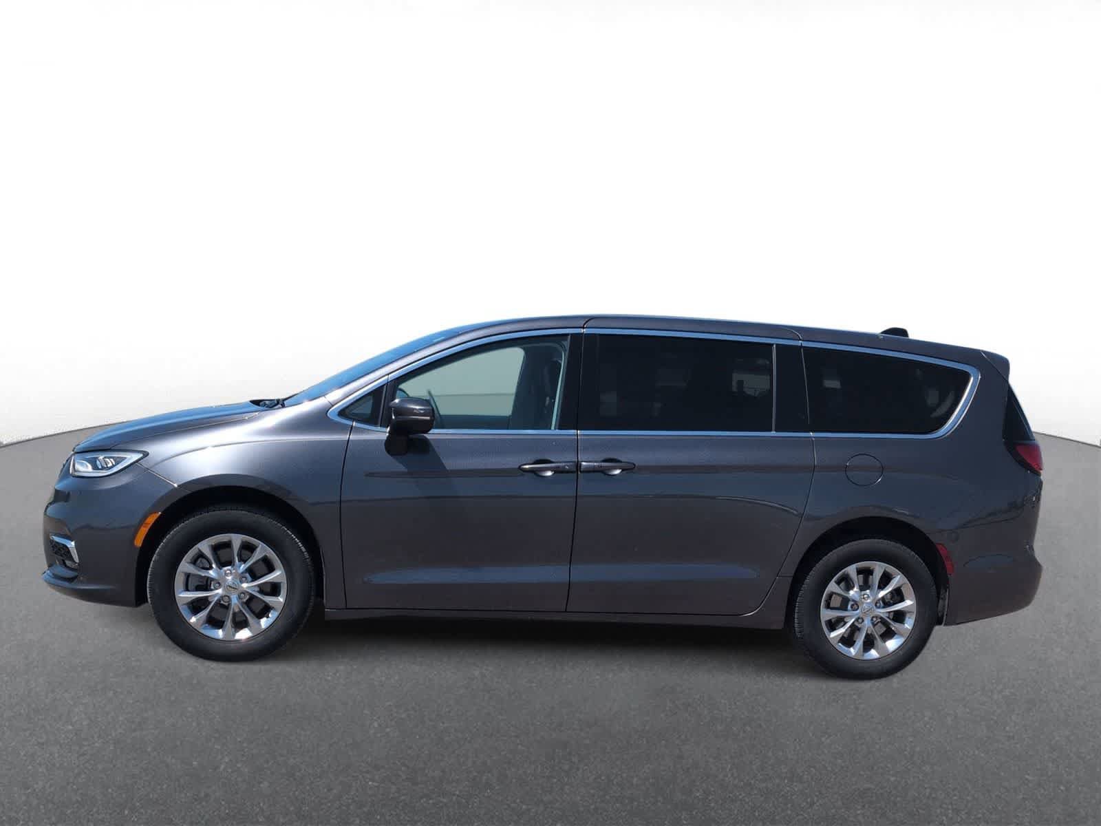 Certified 2023 Chrysler Pacifica Touring-L AWD/4WD image 5