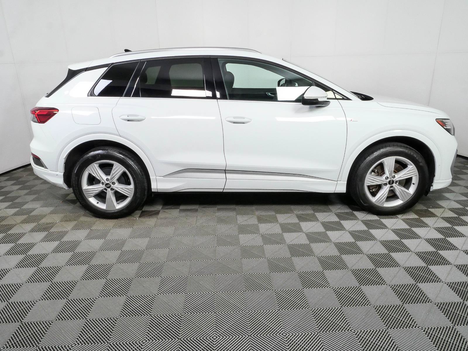 Used 2023 Audi Q4 e-tron Prestige AWD/4WD image 2