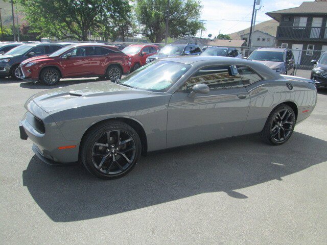 Used 2019 Dodge Challenger SXT w/ Blacktop Package RWD image 3