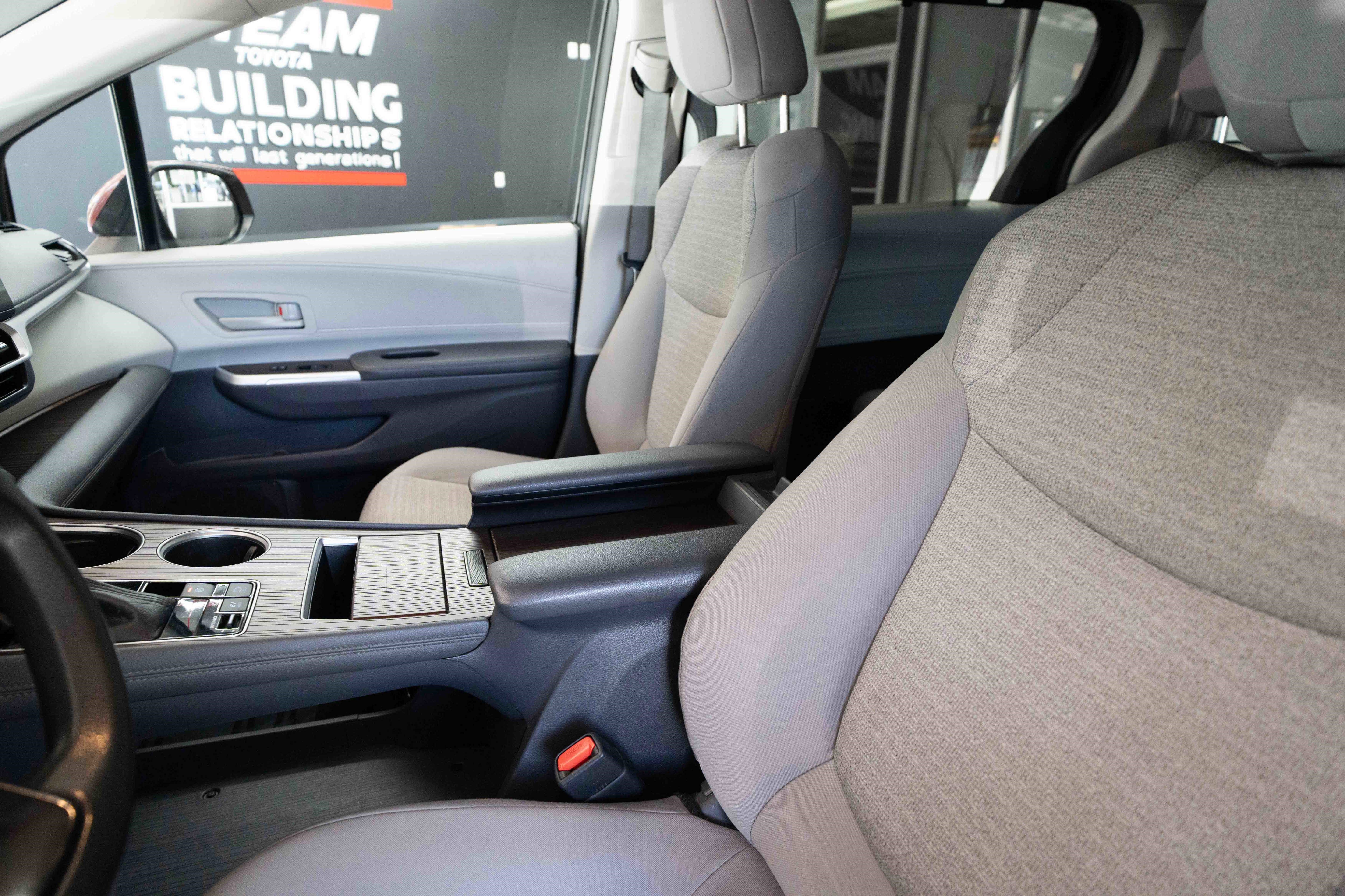 Used 2021 Toyota Sienna LE AWD/4WD image 10