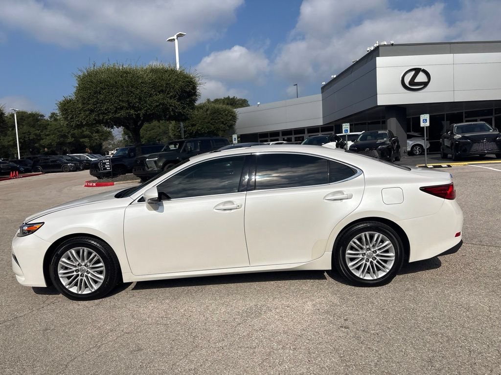 Used 2017 Lexus ES 350 w/ Premium Package FWD image 2