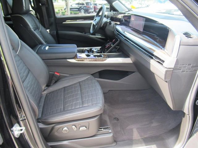 Used 2025 Cadillac Escalade Sport Platinum AWD/4WD image 11